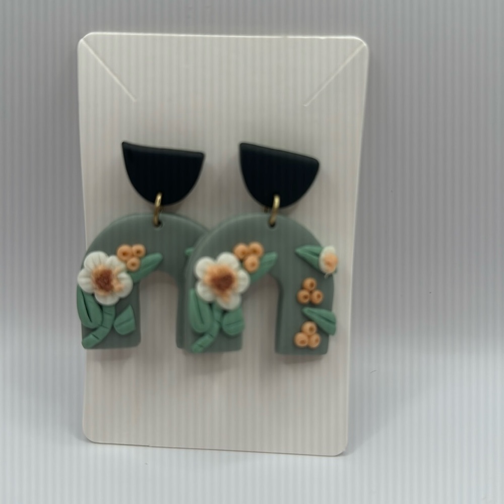 Earrings with white and green flowers